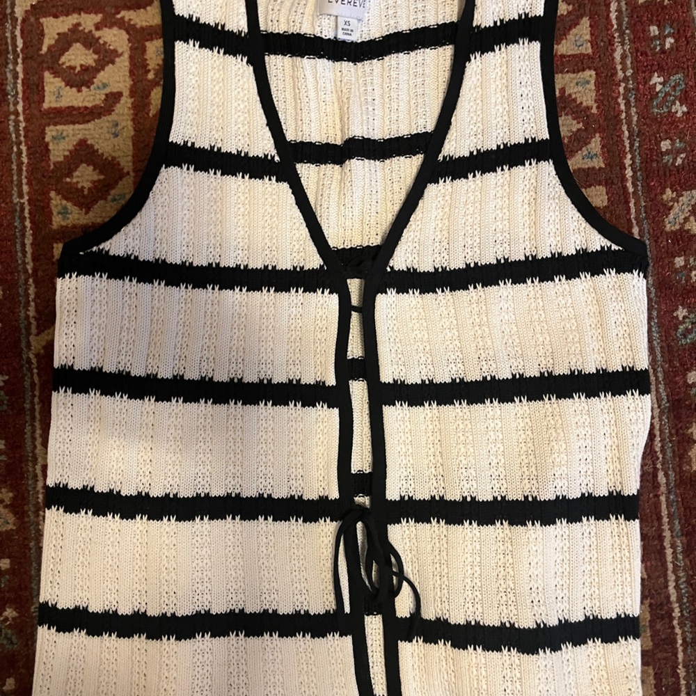 Evereve Black and White Knit Vest XS (discounted shipping)